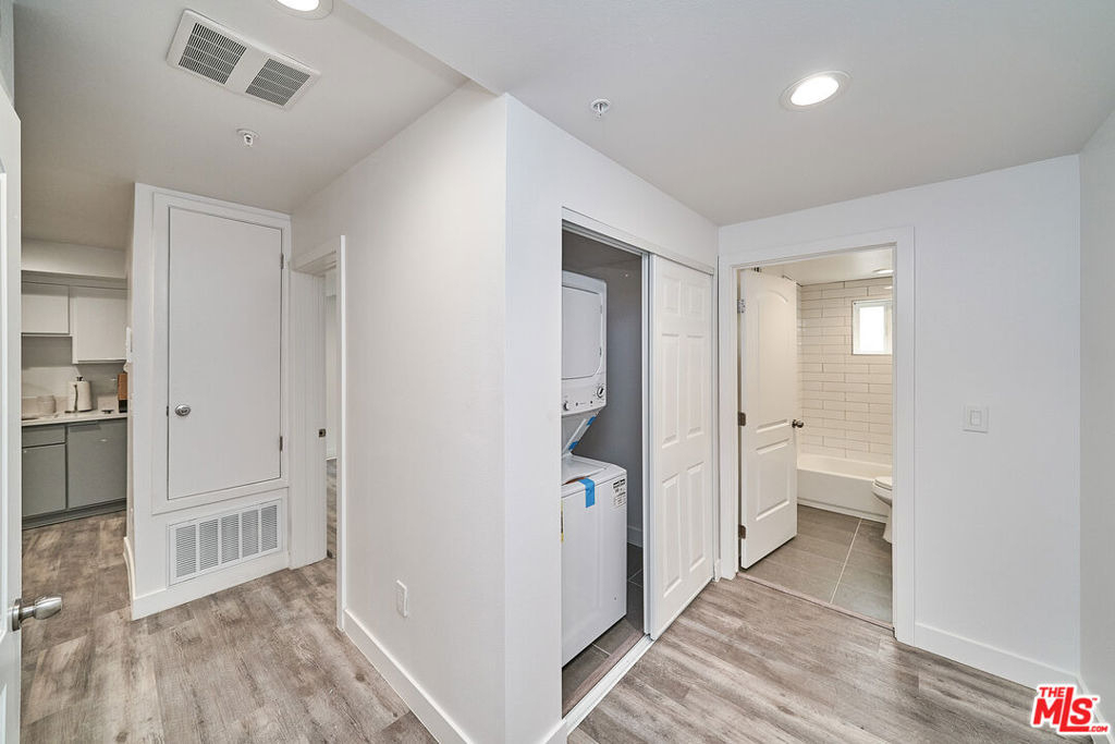 601 W 41st Place - Photo 29