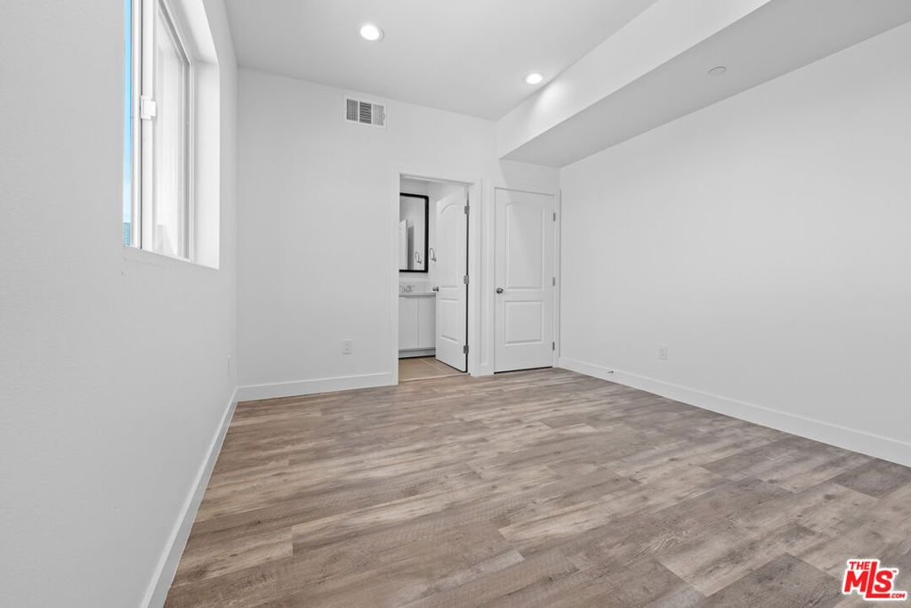 603 W 41st Place - Photo 13