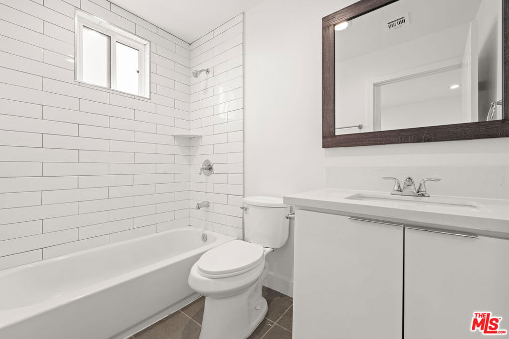 603 W 41st Place - Photo 15