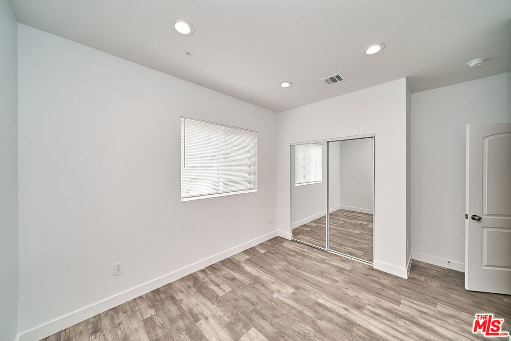 603 W 41st Place - Photo 18