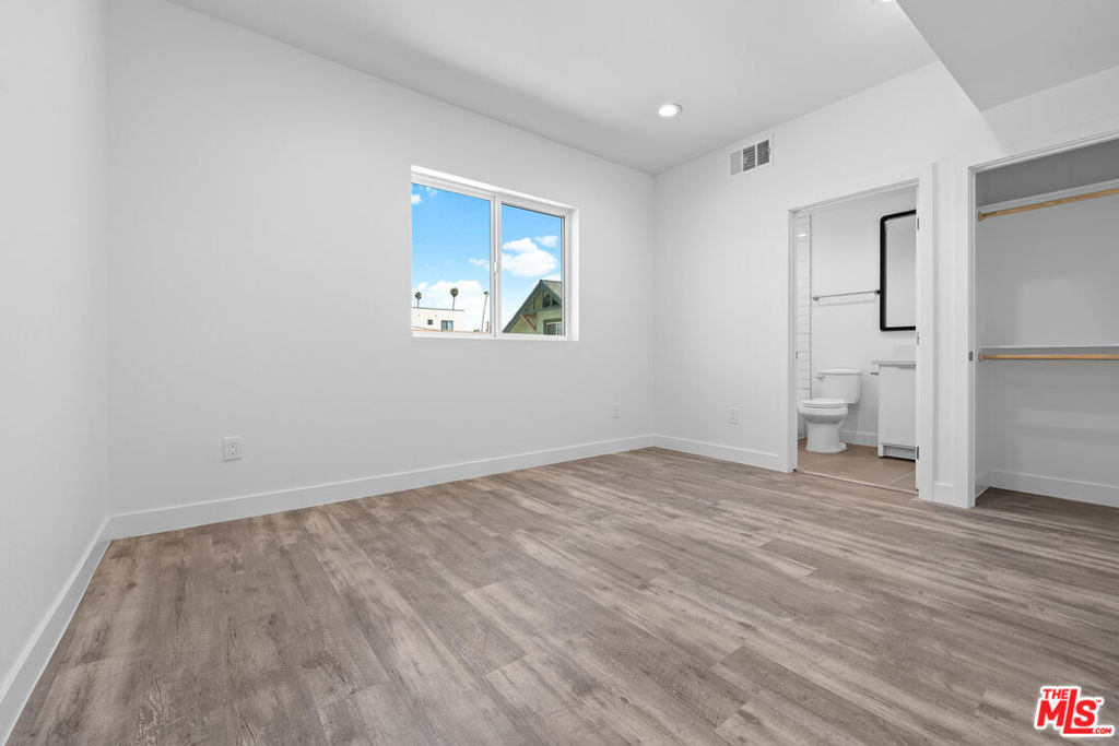 603 W 41st Place - Photo 6