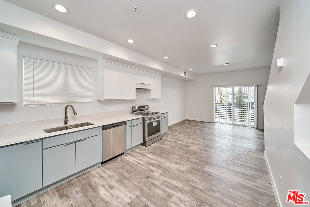 603 W 41st Place - Photo 7