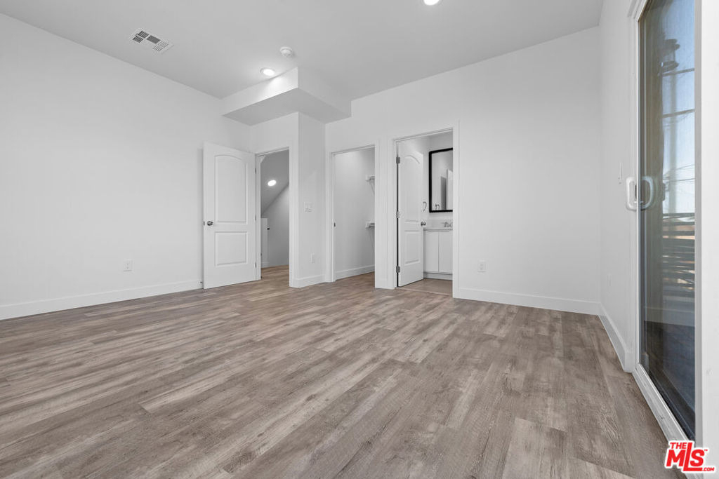 603 W 41st Place - Photo 5