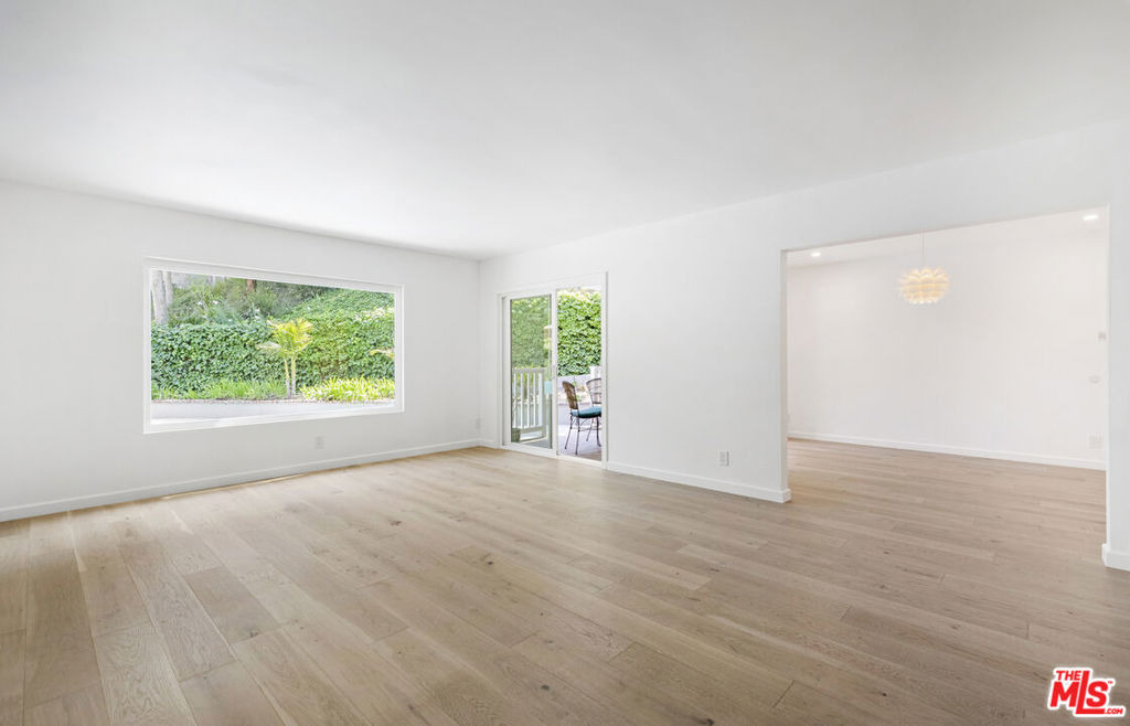 3101 N Beachwood Drive - Photo 7