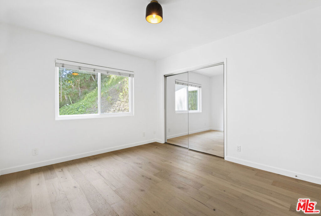 3101 N Beachwood Drive - Photo 20