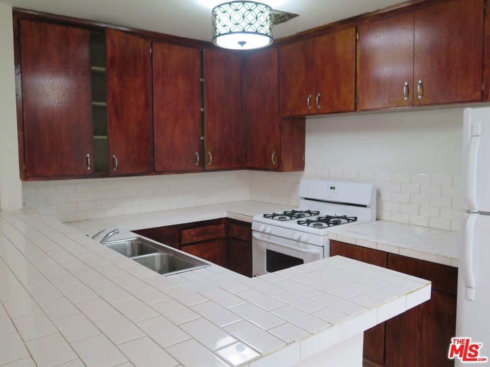 3603 Mentone Avenue - Photo 5