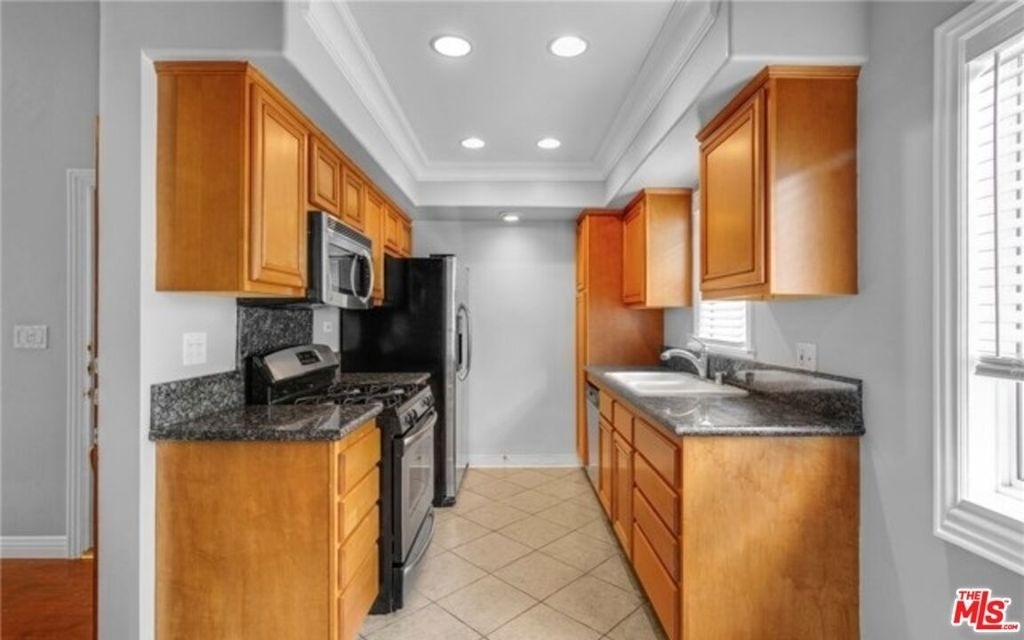 16144 W Sunset Boulevard - Photo 10