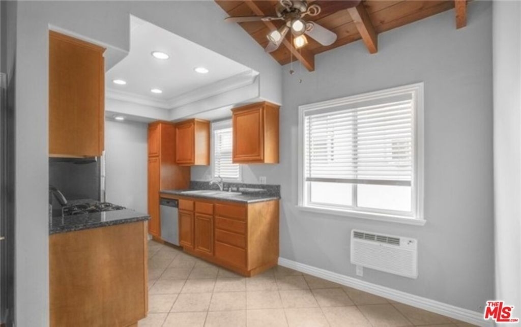 16144 W Sunset Boulevard - Photo 8