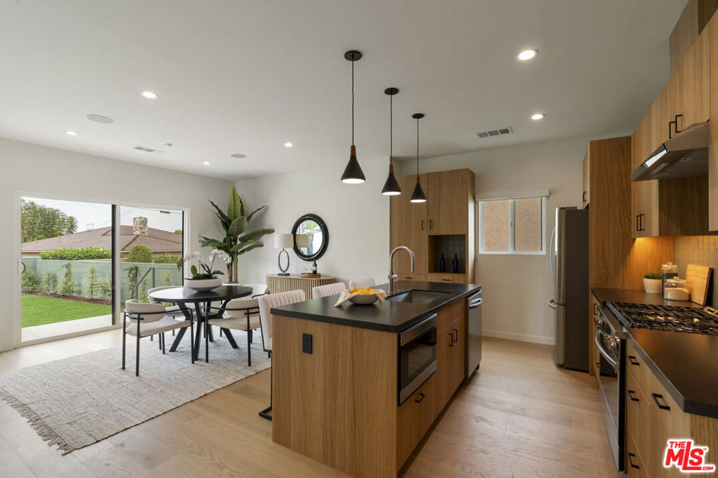 3815 S Cochran Avenue - Photo 2
