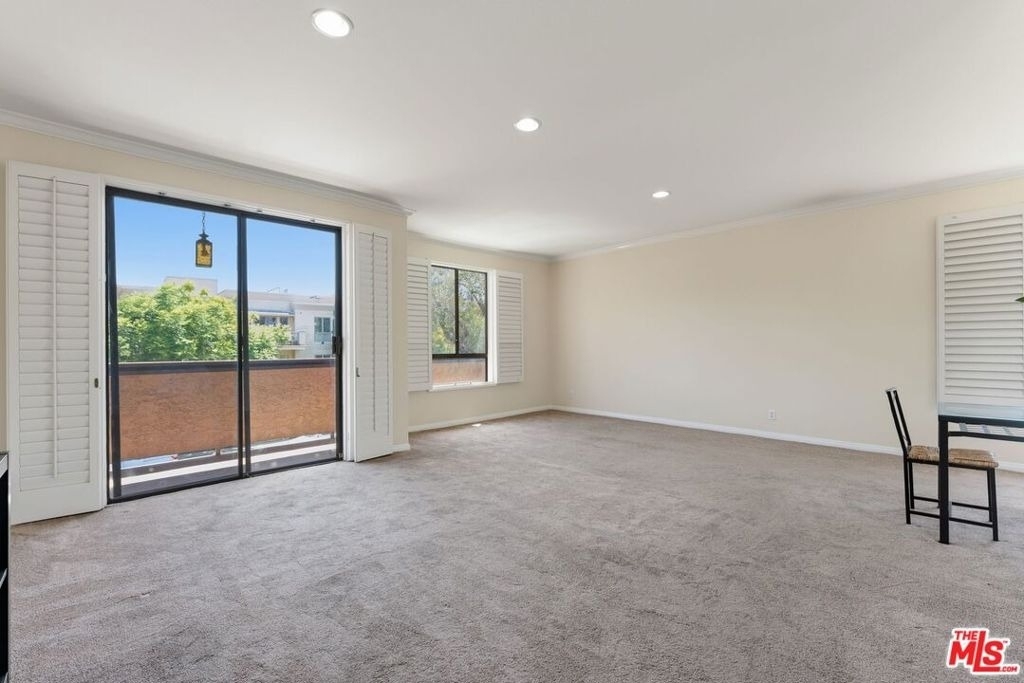 1315 Roxbury Drive - Photo 6