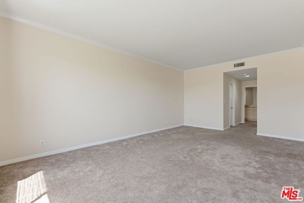 1315 Roxbury Drive - Photo 15