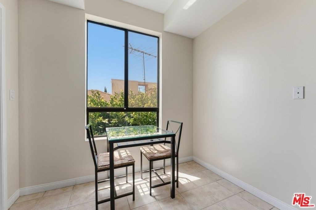 1315 Roxbury Drive - Photo 14
