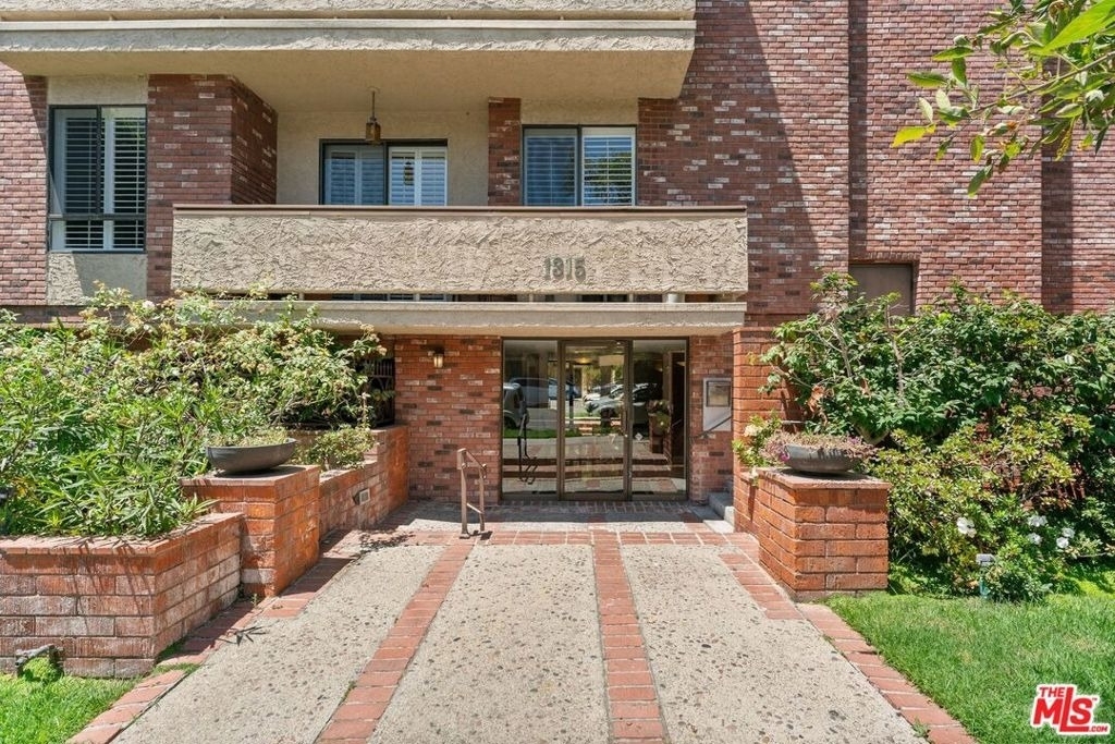 1315 Roxbury Drive - Photo 1