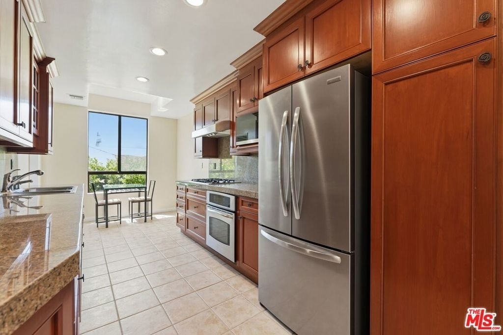 1315 Roxbury Drive - Photo 11