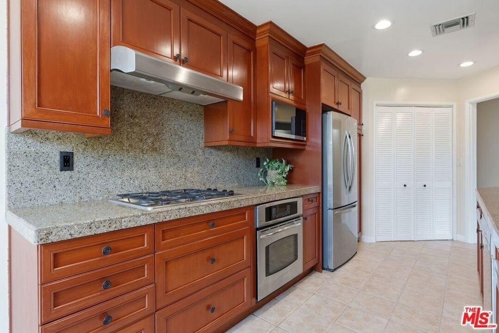 1315 Roxbury Drive - Photo 13