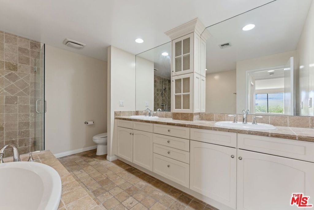 1315 Roxbury Drive - Photo 19