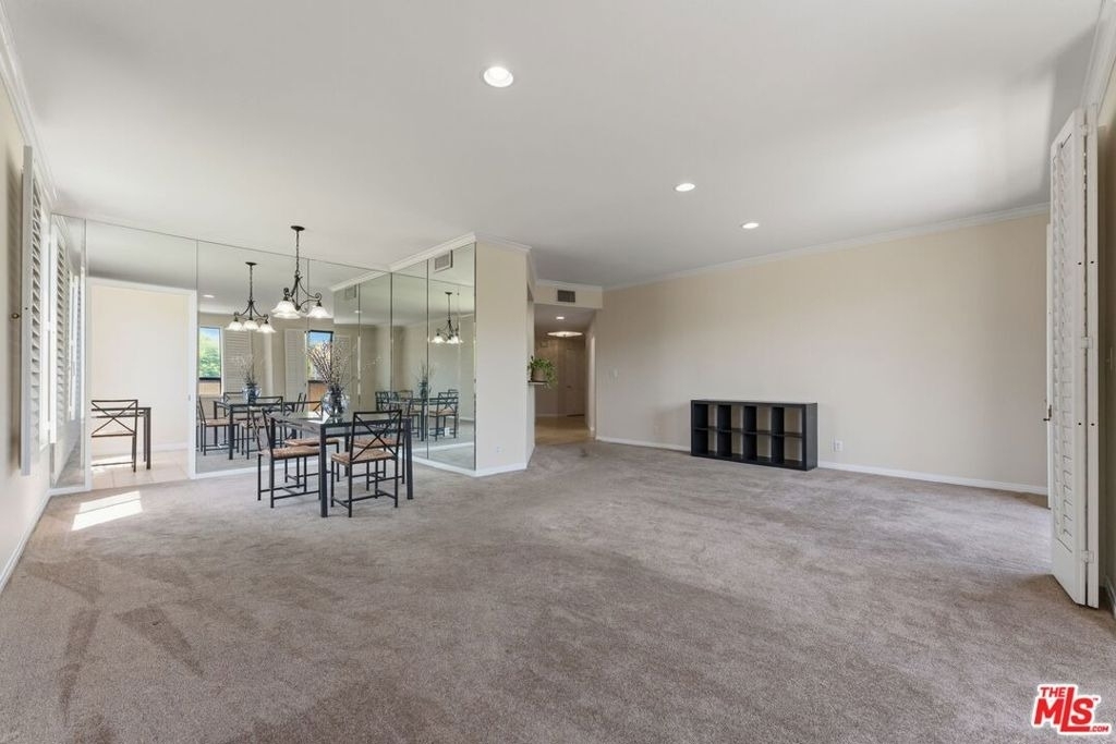 1315 Roxbury Drive - Photo 7