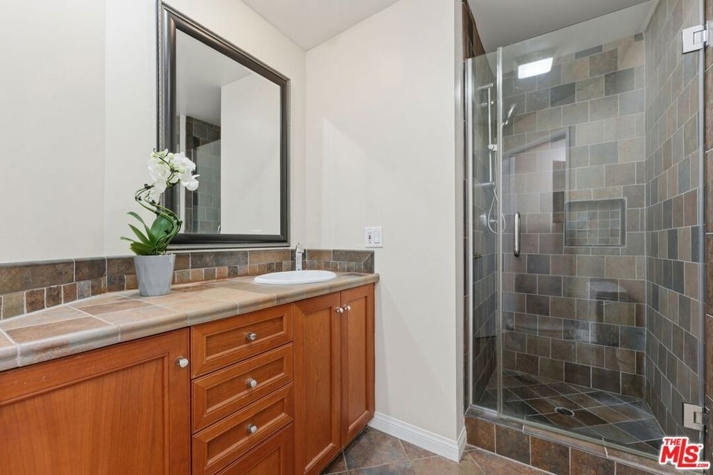 1315 Roxbury Drive - Photo 23