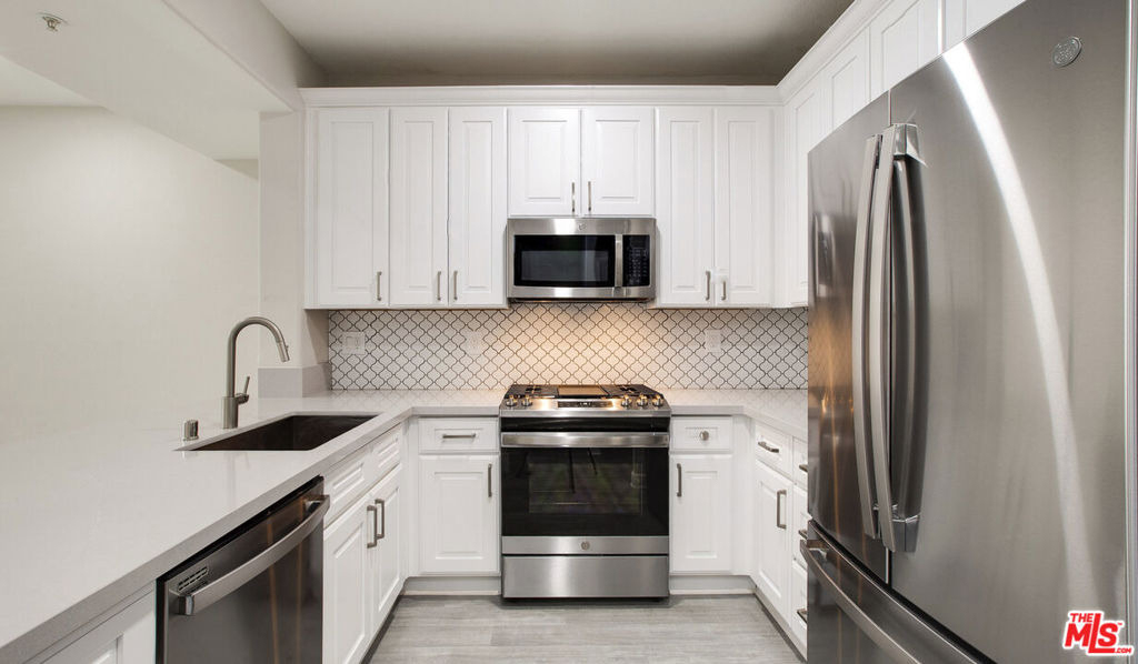 6220 W 3rd Street - Photo 7