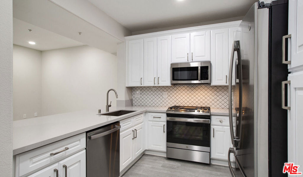 6220 W 3rd Street - Photo 6