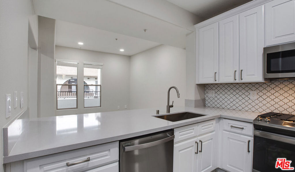 6220 W 3rd Street - Photo 8