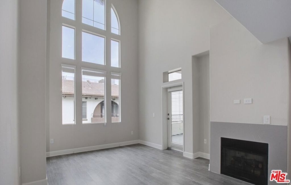6220 W 3rd Street - Photo 2