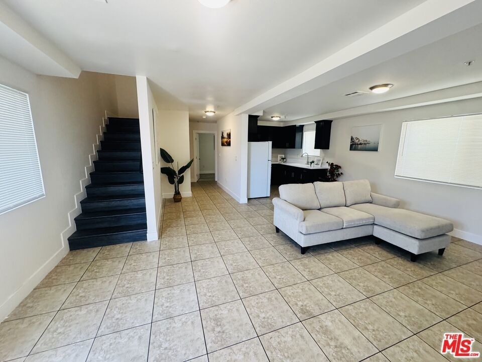 601 W 84th Street - Photo 6
