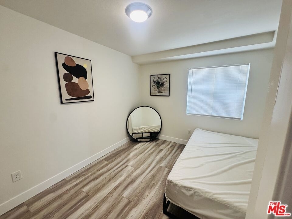 601 W 84th Street - Photo 9