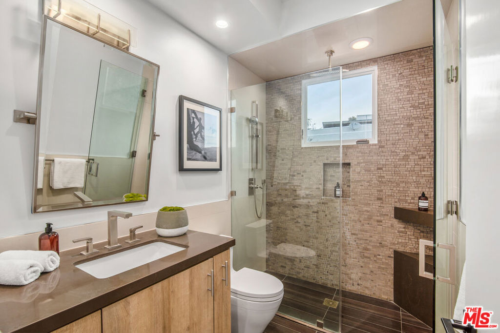 930 N Tigertail Road - Photo 17