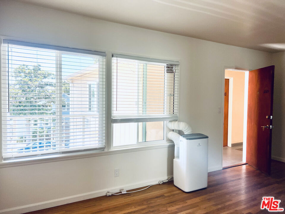 1890 N Alexandria Avenue - Photo 12