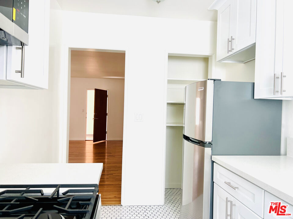 1890 N Alexandria Avenue - Photo 18