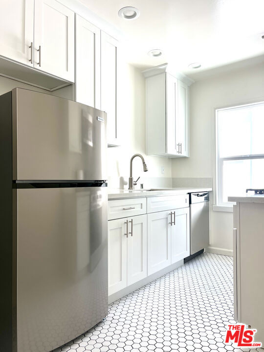 1890 N Alexandria Avenue - Photo 13