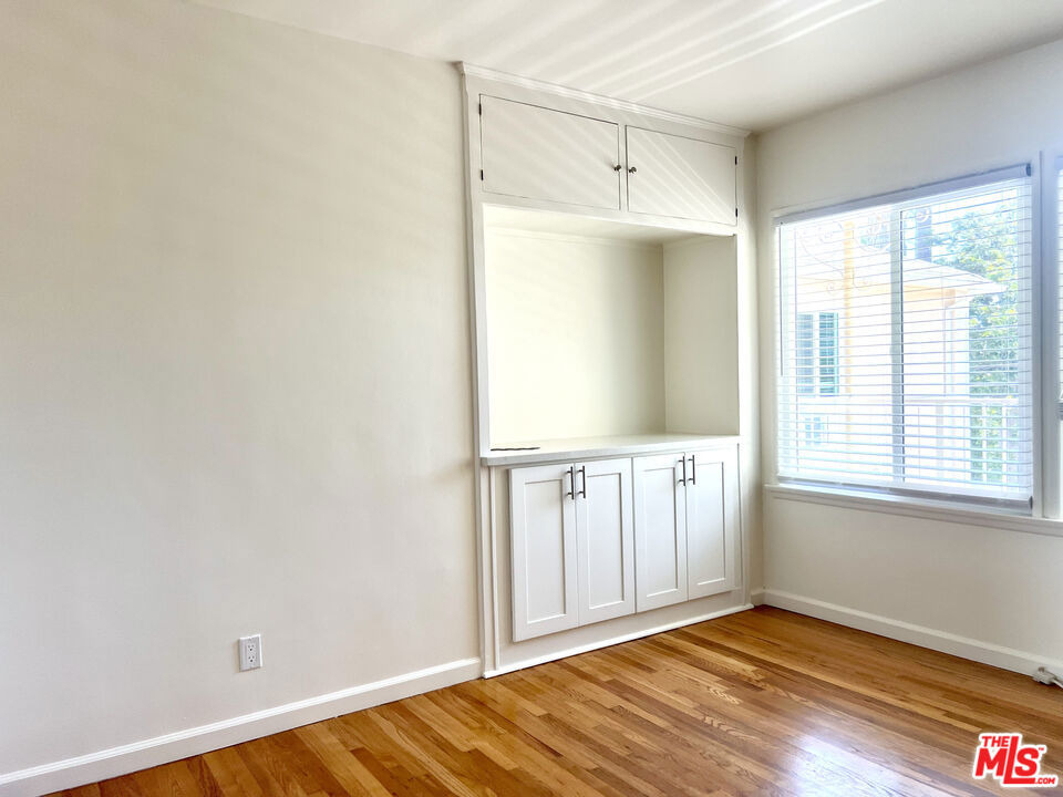 1890 N Alexandria Avenue - Photo 8