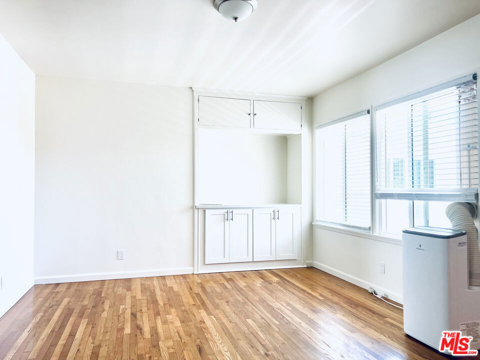 1890 N Alexandria Avenue - Photo 6