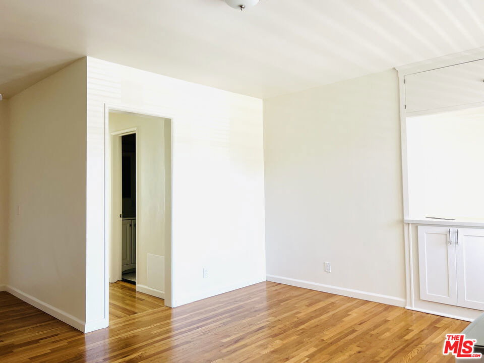 1890 N Alexandria Avenue - Photo 7