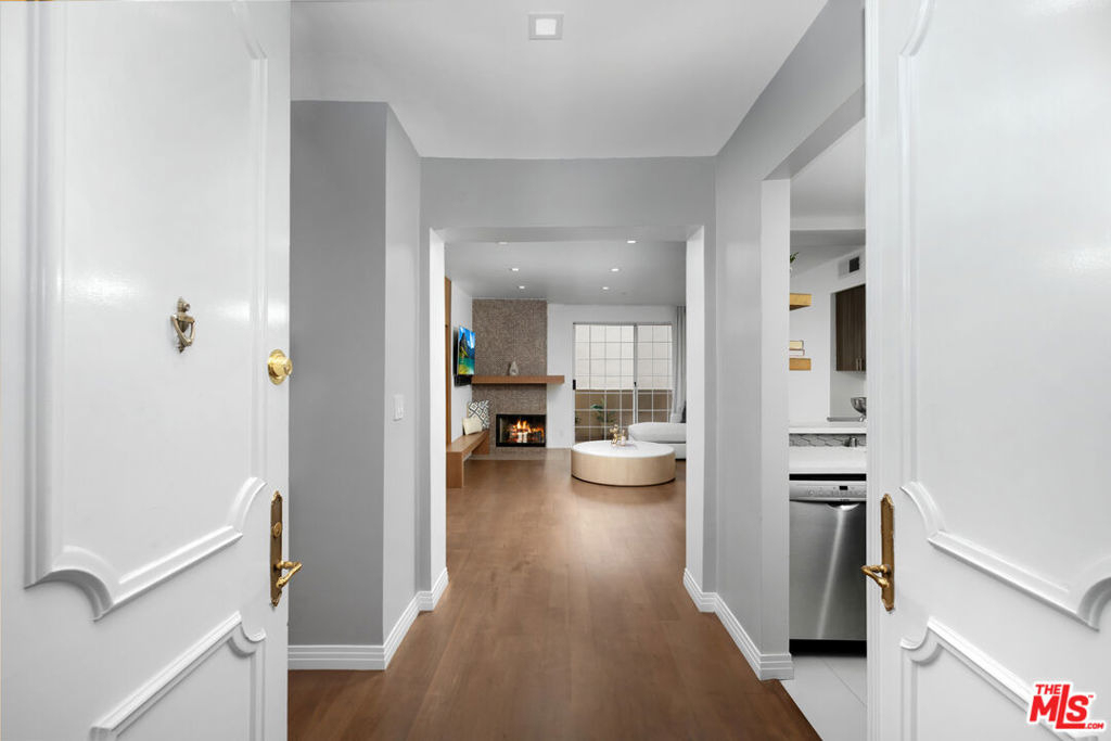 930 N Doheny Drive - Photo 17