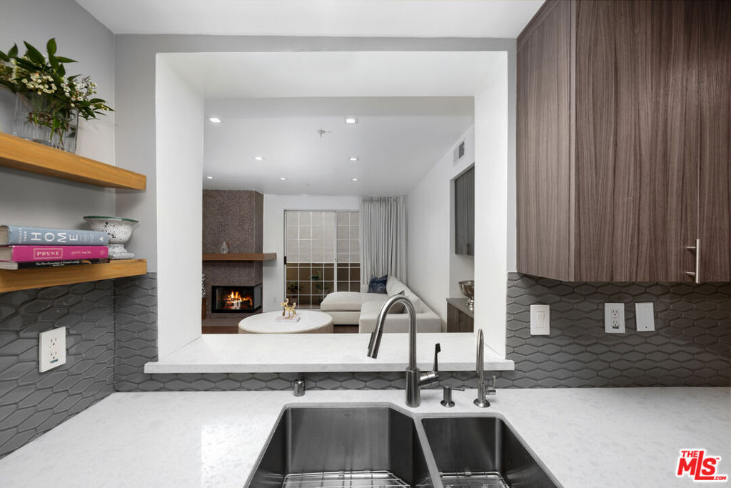 930 N Doheny Drive - Photo 6