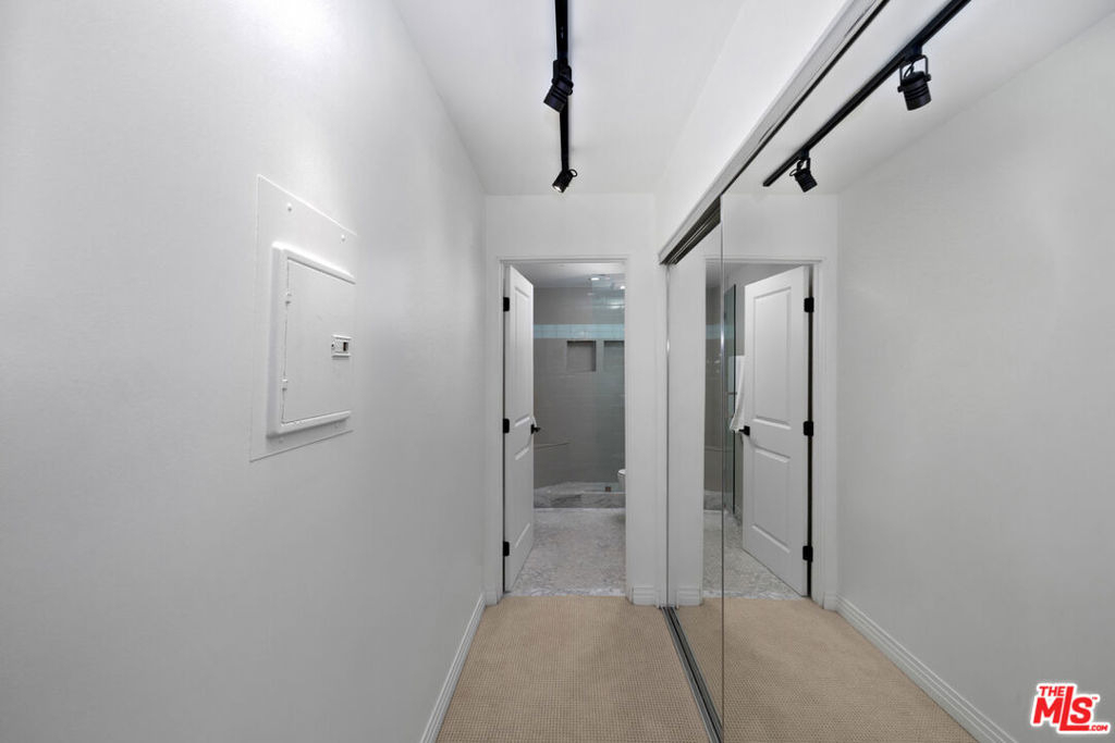 930 N Doheny Drive - Photo 14