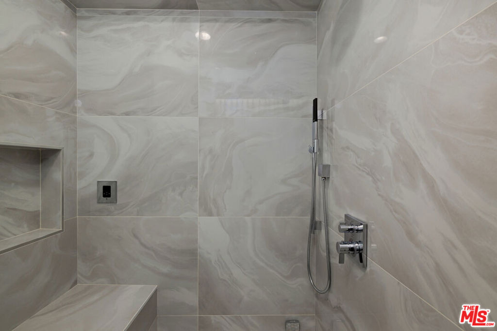 930 N Doheny Drive - Photo 20