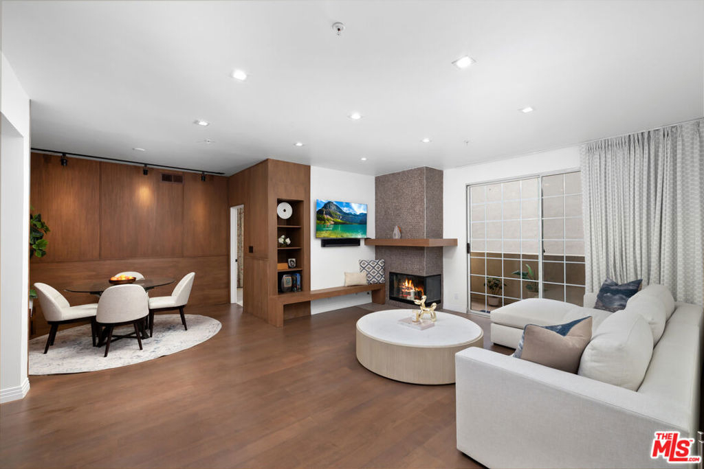 930 N Doheny Drive - Photo 0