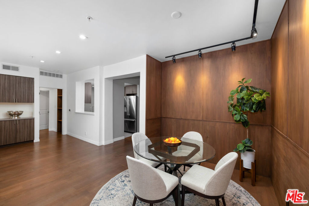 930 N Doheny Drive - Photo 3