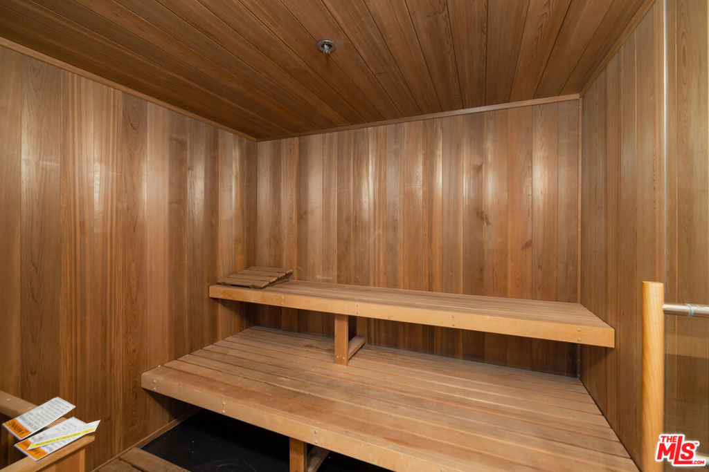 930 N Doheny Drive - Photo 18