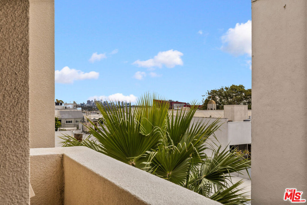 930 N Doheny Drive - Photo 16