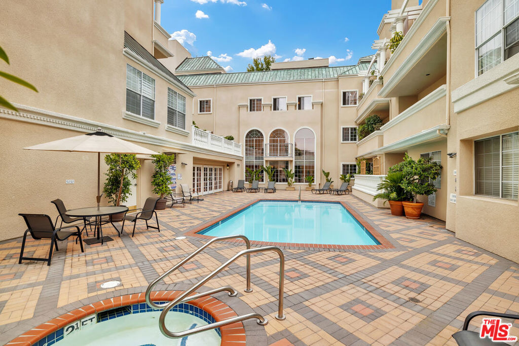 930 N Doheny Drive - Photo 24