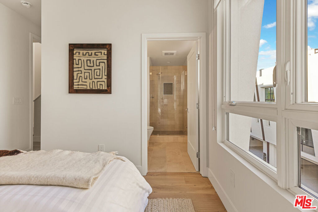 3222 S Barrington Avenue - Photo 12