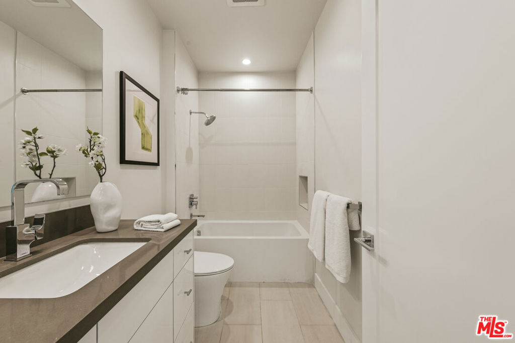 3222 S Barrington Avenue - Photo 7