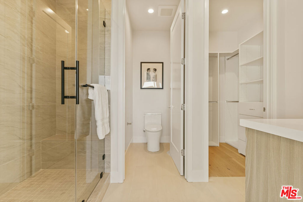 3222 S Barrington Avenue - Photo 9