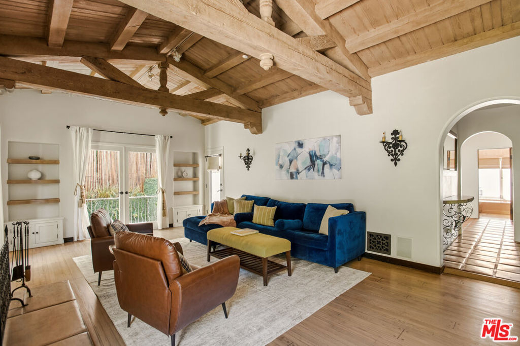 1407 N Beverly Drive - Photo 0