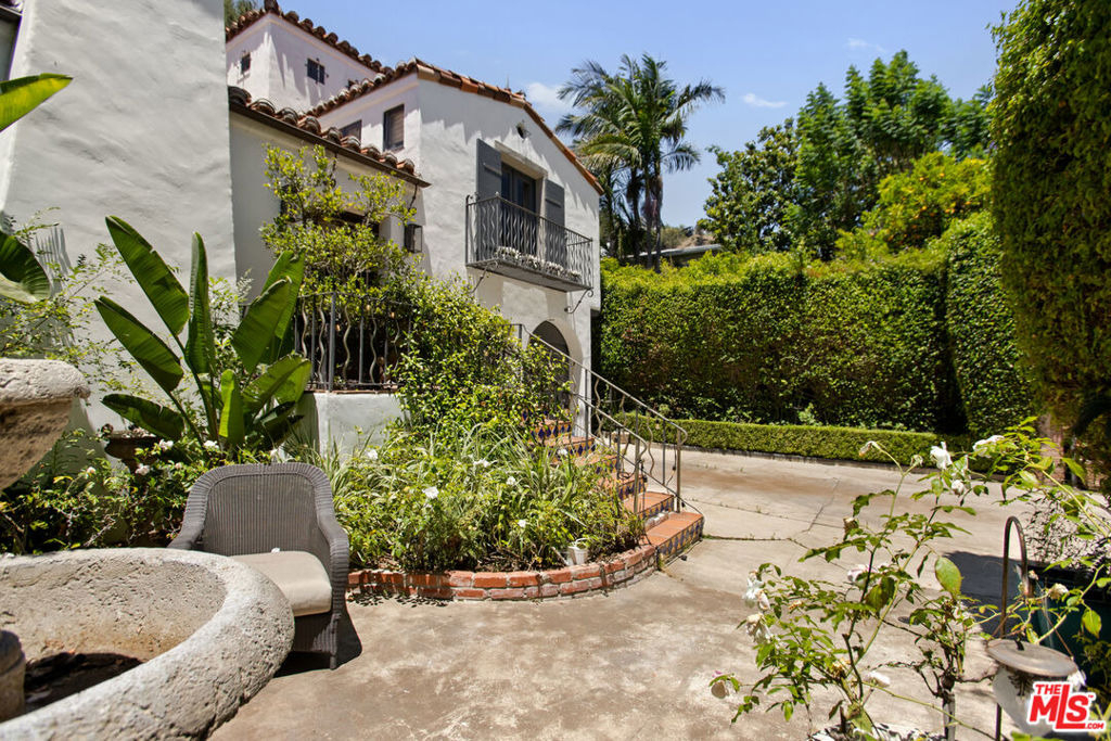 1407 N Beverly Drive - Photo 6