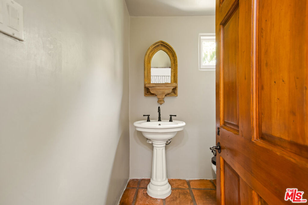 1407 N Beverly Drive - Photo 32